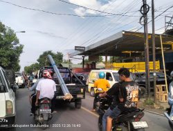 Laporan Warga: Kemacetan Parah di Jalan Dato Tiro Bulukumba Akibat Parkir dan Aktivitas Toko