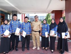 Serahkan SK PPPK Paruh Waktu, Andi Utta: Tidak Perlu Euforia Berlebihan, Tapi Tunjukkan Kinerjanya