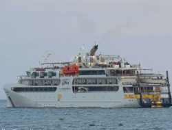 MV Coral Geographer Singgah di Pelabuhan Bontobahari Muat Wisatawan Mancanegara.Ini Tujuannya !