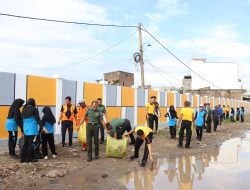 TNI–Polri, DLHK, Warga dan Pelajar, Kompak Kerja Bakti di Pasar Sentral Bulukumba.