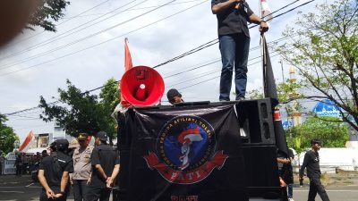 Sambut Hari Jadi Bulukumba ke-66 L-PATI Turun Lakukan Aksi Damai di Depan Kantor DPRD Kabupaten Bulukumba.