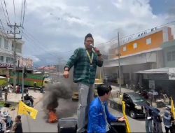 Tolak perusahaan Bus, Sopir Travel dan PMII Bulukumba Gelar Aksi Demonstrasi