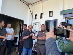 Kejari Bulukumba Diberi Minyak Angin Agar Tetap Berintegritas
