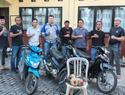 Polsek Gantarang Gerebek Arena Judi Sabung Ayam di Bukit Tinggi, 3 Motor dan 2 Ayam Diamankan.