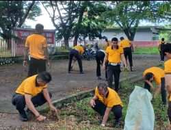 Jelang Hari Bhayangkara ke-80, Polres Bulukumba Gelar Kerja Bakti di TMP Taccorong