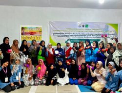 Cegah Nyeri Akibat Kerja, Tim Fisioterapi Unhas Latih Fisik Kelompok Wanita Tani di Bulukumba