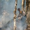 Bhabinkamtibmas Tanah Lemo, Aiptu Sulaeman Bergerak Cepat Bantu Warga Padamkan Api, Cegah Kebakaran Meluas
