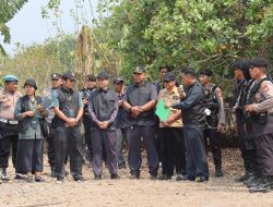 Polres Bulukumba Turunkan 35 Personel Kawal Eksekusi Tanah Kebun di Ujung Loe.