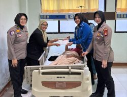 Semua Cinta untuk Nakla, Polwan dan Bhayangkari Polres Bulukumba Jenguk dan Doakan Nakla.